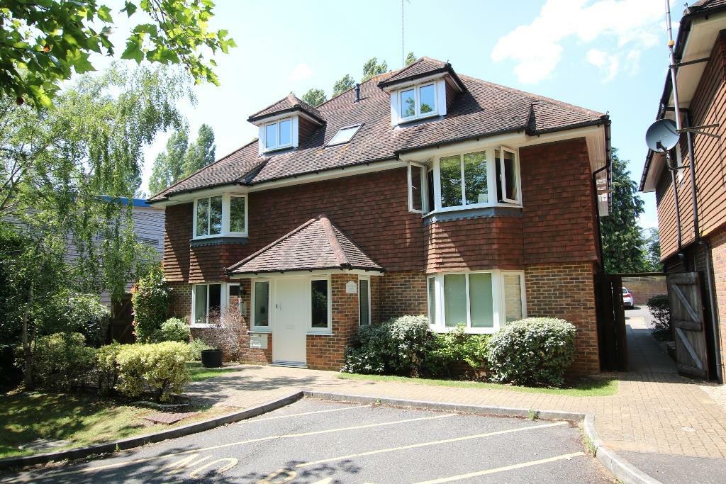 2 bedroom apartment for sale in Randalls Road, Leatherhead, KT22