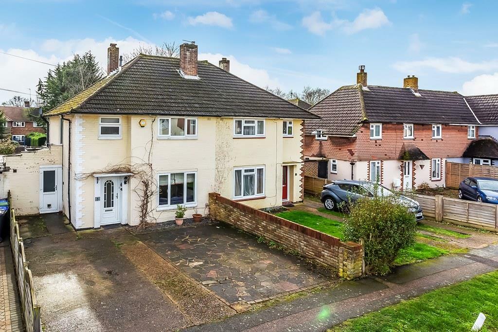 3 bedroom house for sale in Merton Way, Leatherhead, KT22