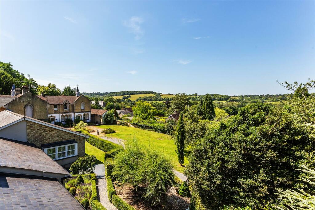 5 bedroom house for sale in Downs Lane, Leatherhead, KT22