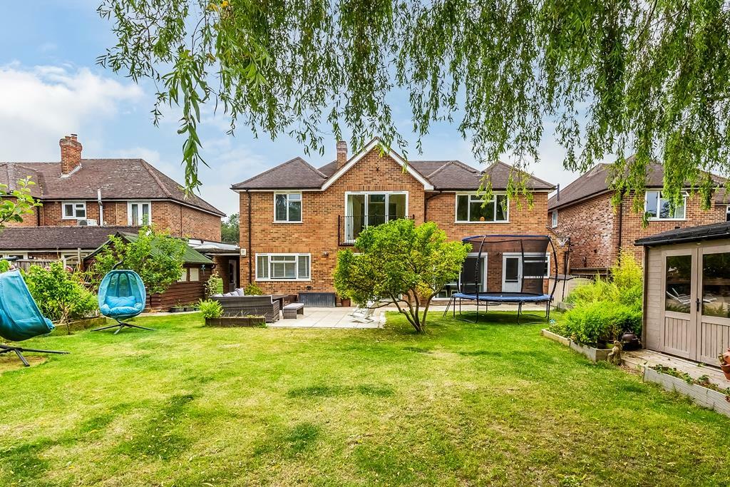 5 bedroom detached house for sale in Hazel Way, Fetcham, KT22