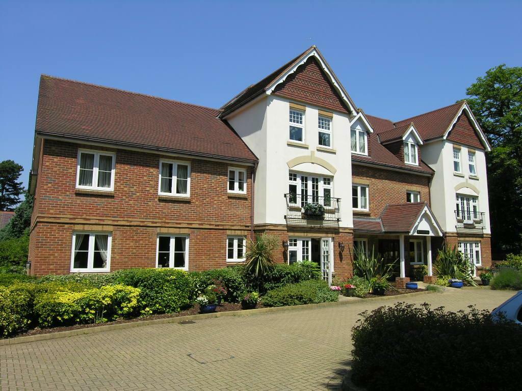 1 bedroom retirement property for sale in Pegasus Court, Leatherhead, KT22
