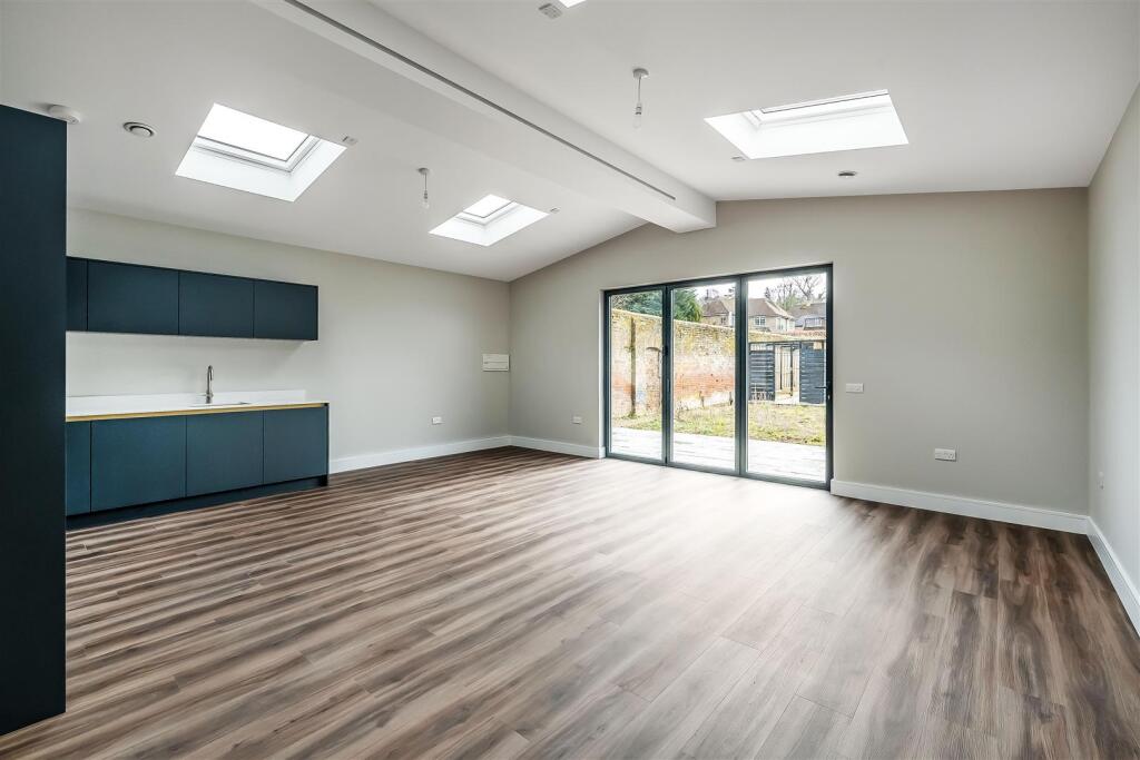 Main image of property: GIVONS GROVE, LEATHERHEAD, KT22