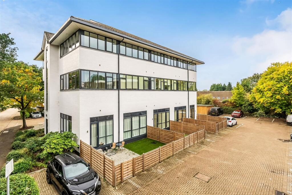 Main image of property: LEATHERHEAD KT22