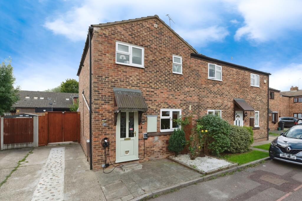 Main image of property: Chalvedon Avenue, BASILDON, Essex, SS13