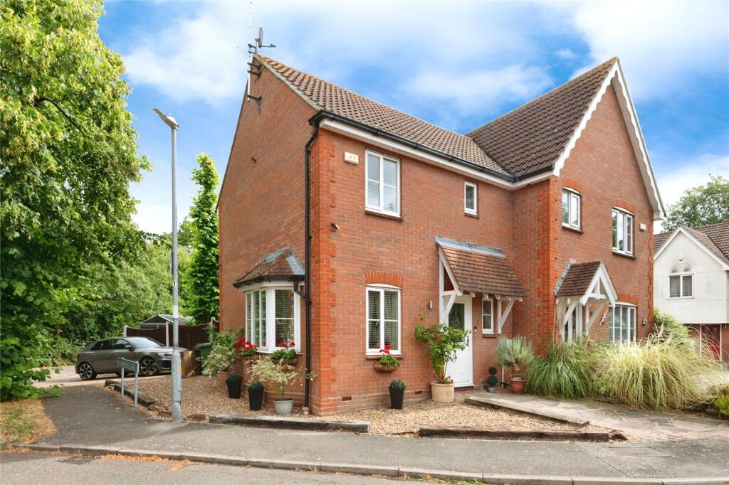 Main image of property: Headingley Close, Basildon, Essex, SS13