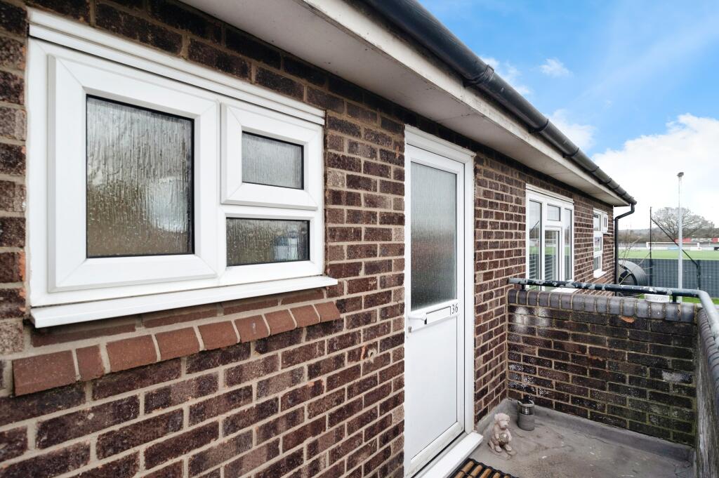 1 bedroom flat for sale in Crown Avenue, Pitsea, Basildon, Essex, SS13