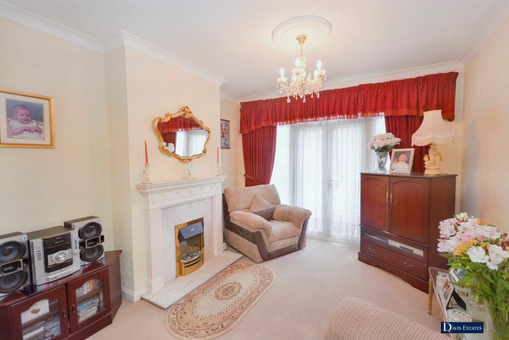 4 bedroom semidetached house for sale in Cecil Avenue, Ardleigh Green