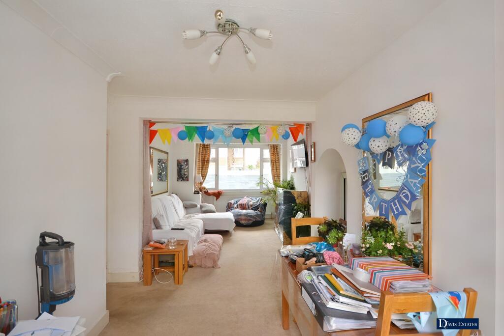 4 bedroom terraced house for sale in Macdonald Avenue, Ardleigh Green
