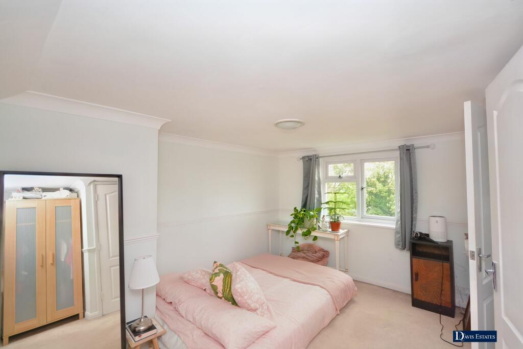 4 bedroom terraced house for sale in Macdonald Avenue, Ardleigh Green