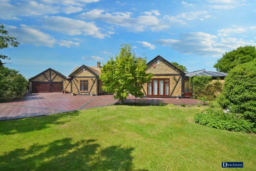 3 bedroom bungalow for sale in Green Glades, Emerson Park, Hornchurch, RM11