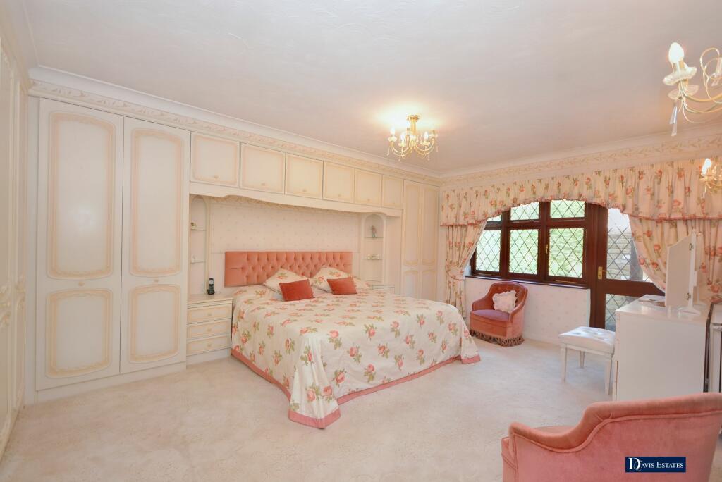 3 bedroom bungalow for sale in Green Glades, Emerson Park, Hornchurch, RM11