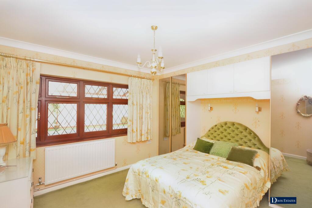 3 bedroom bungalow for sale in Green Glades, Emerson Park, Hornchurch, RM11