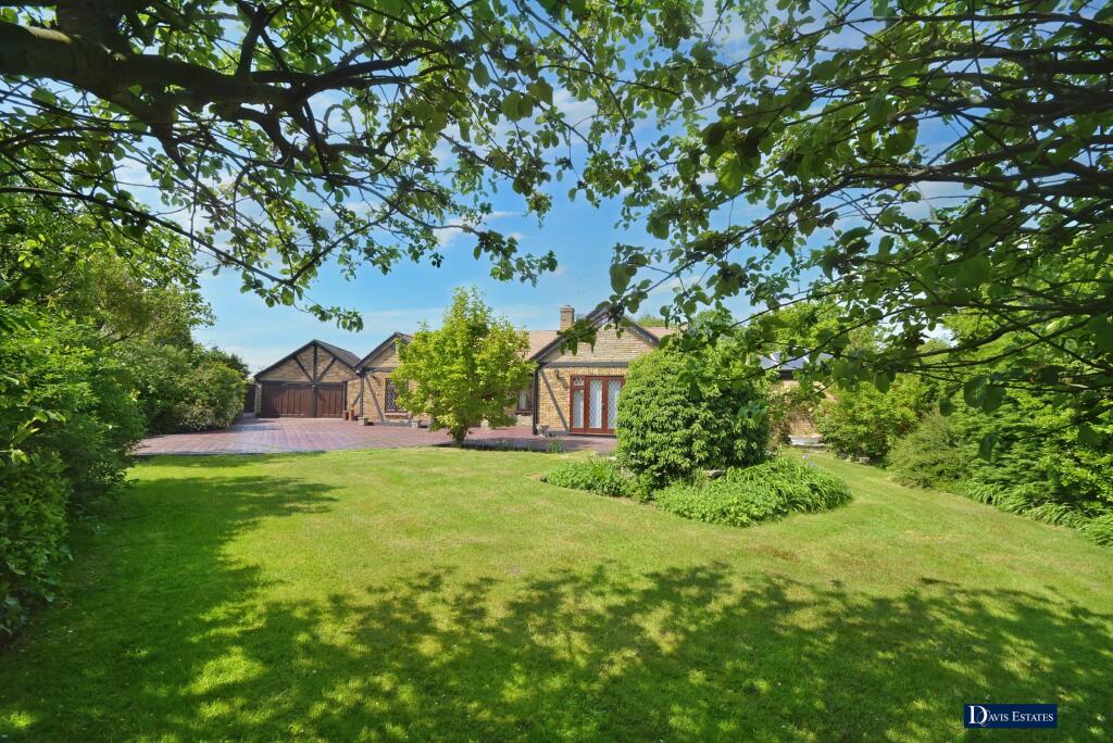 3 bedroom bungalow for sale in Green Glades, Emerson Park, Hornchurch, RM11