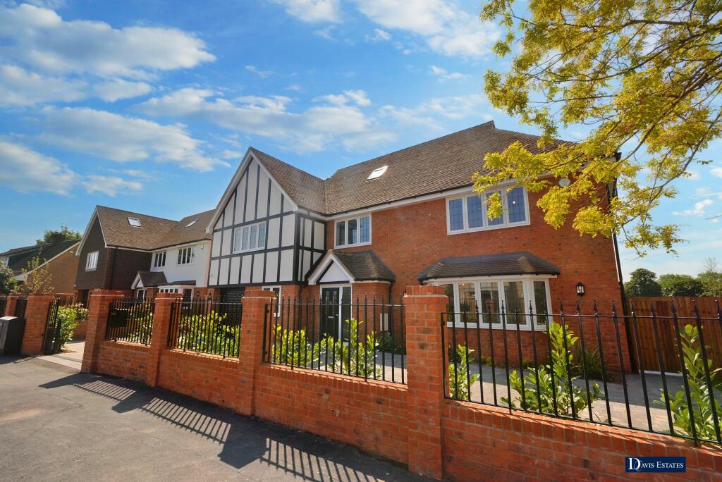 6 bedroom detached house for sale in Herbert Road, Emerson Park