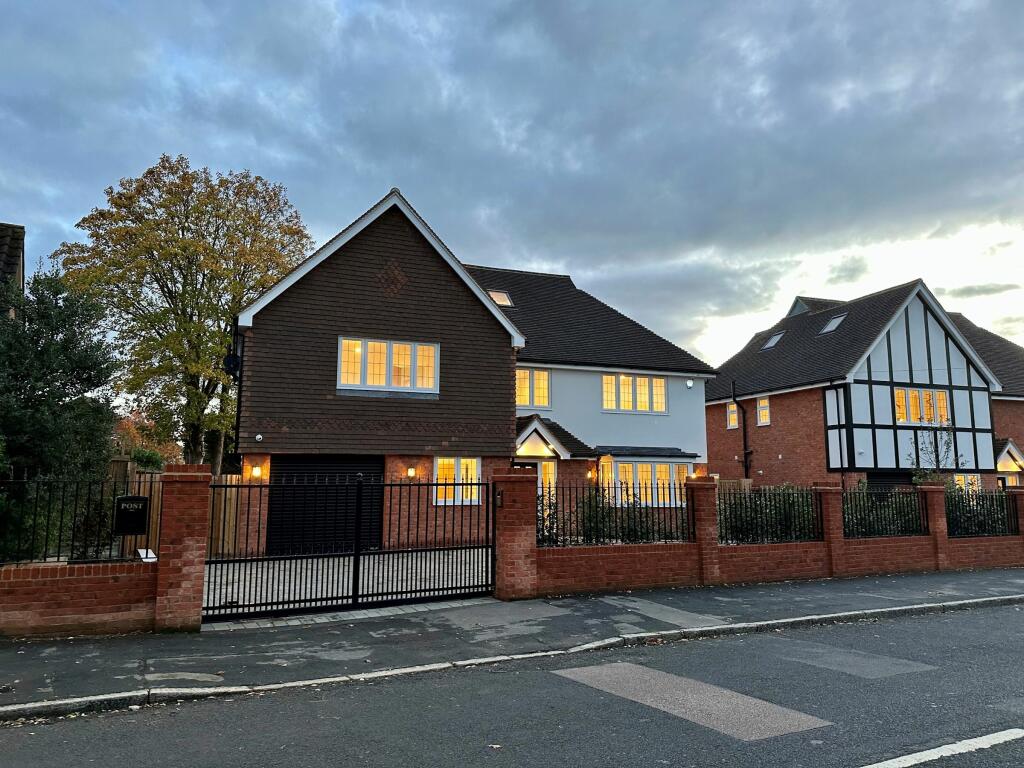 6 bedroom detached house for sale in Herbert Road, Emerson Park