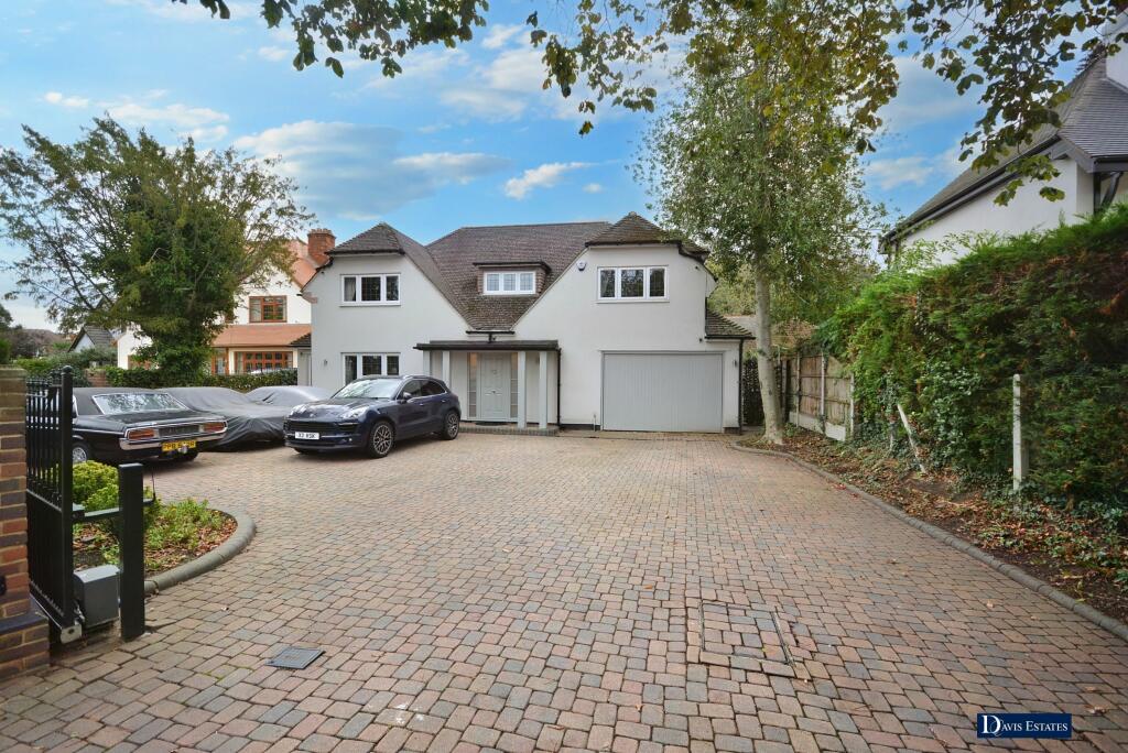 5 bedroom detached house for sale in Elm Grove, Emerson Park