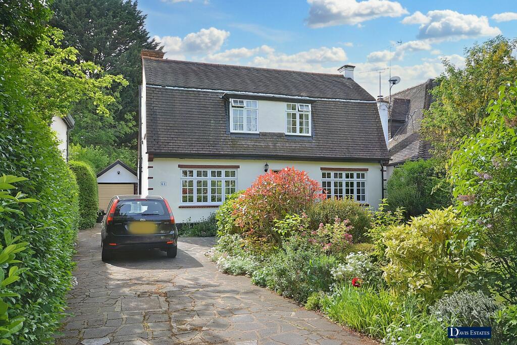 4 bedroom detached house for sale in Ardleigh Green Road, Borders of