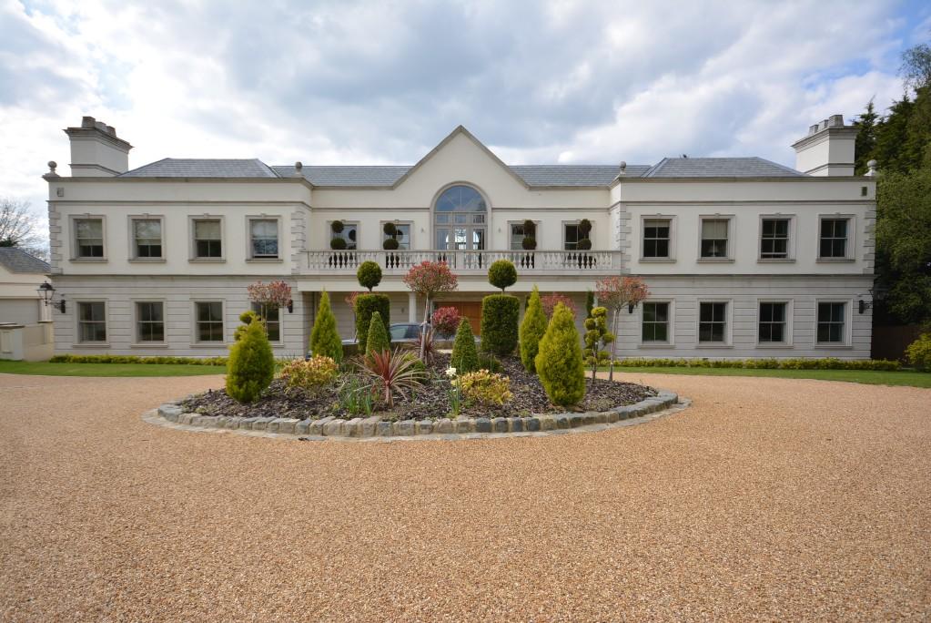 5 bedroom detached house for sale in High Road, Hockley, SS5