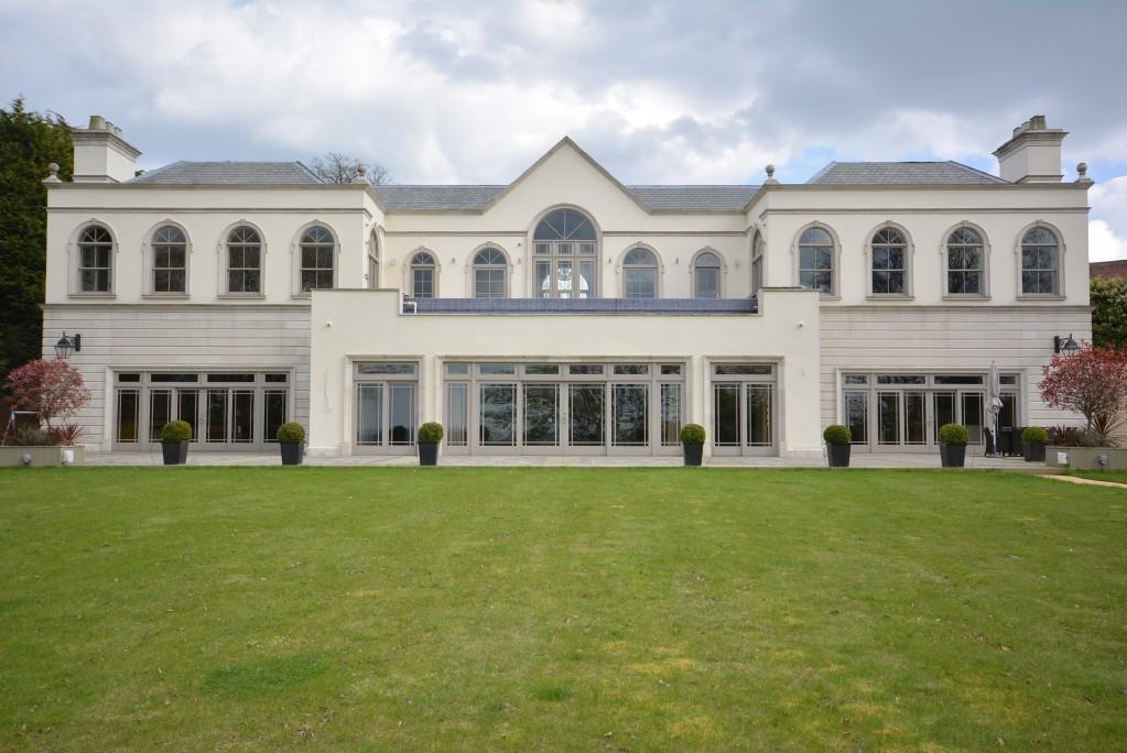 5 bedroom detached house for sale in High Road, Hockley, SS5