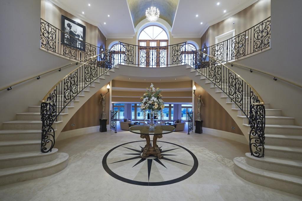 5 bedroom detached house for sale in High Road, Hockley, SS5