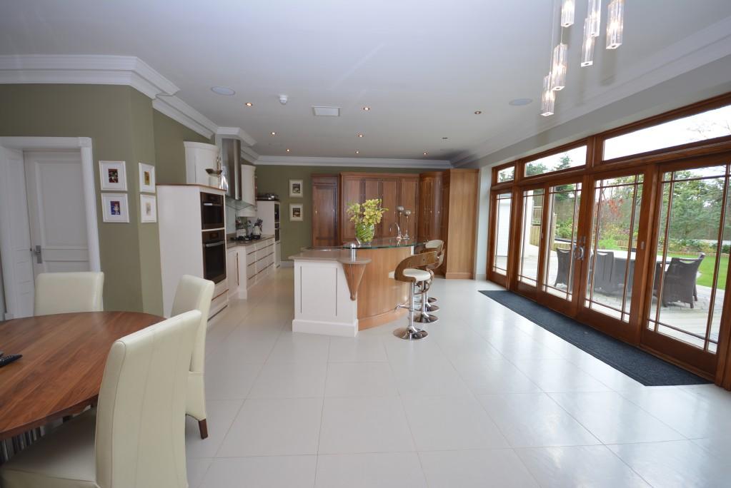 5 bedroom detached house for sale in High Road, Hockley, SS5
