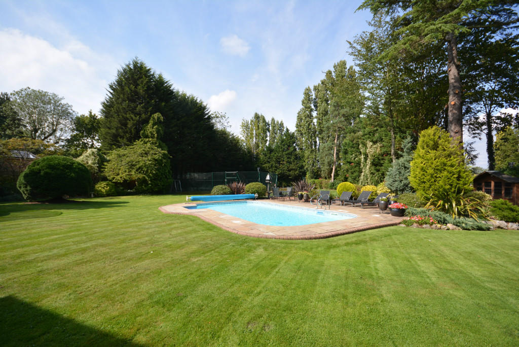 7 bedroom detached house for sale in Nelmes Way, Emerson Park