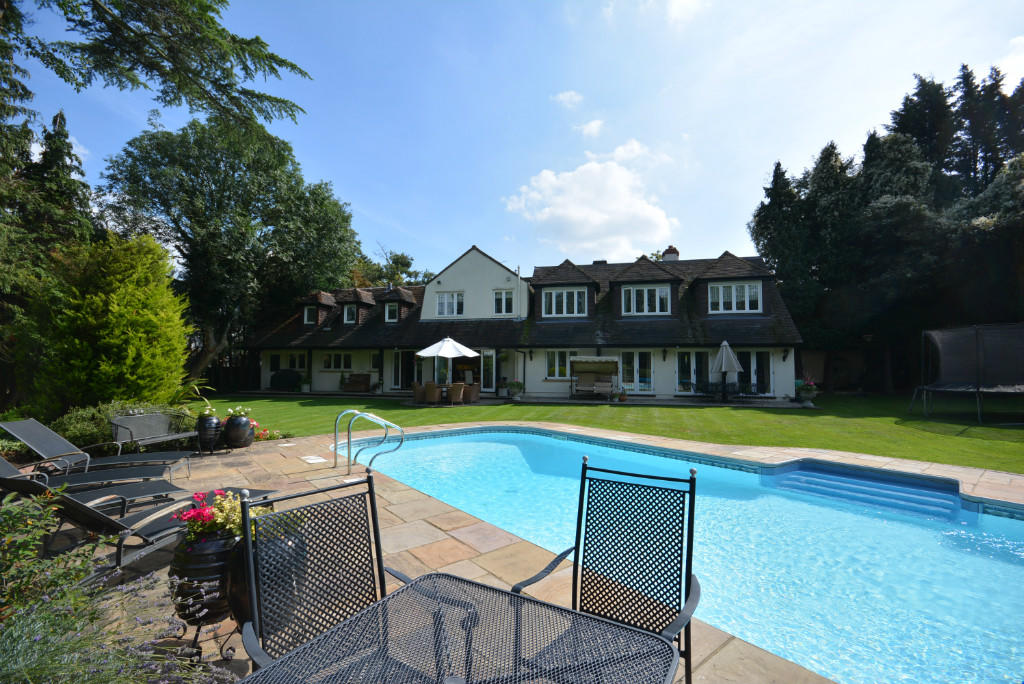 7 bedroom detached house for sale in Nelmes Way, Emerson Park, Hornchurch, RM11