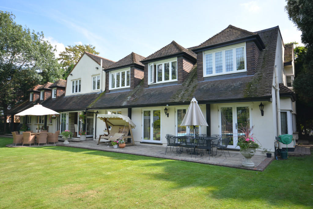 7 bedroom detached house for sale in Nelmes Way, Emerson Park