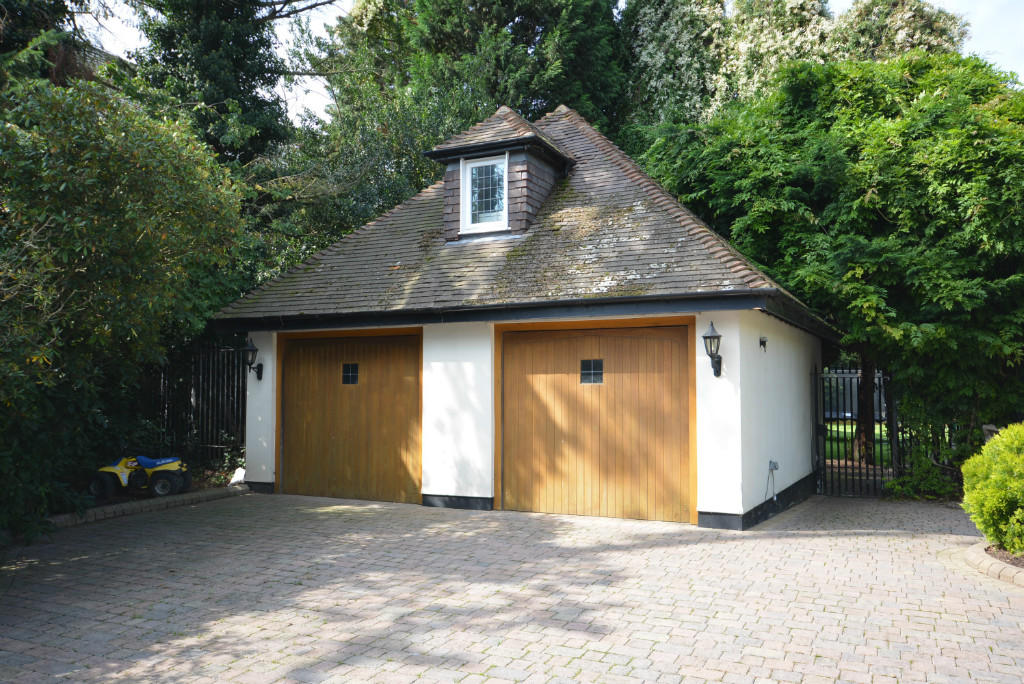 7 bedroom detached house for sale in Nelmes Way, Emerson Park
