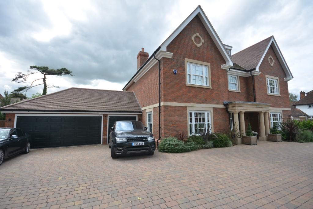 7 bedroom detached house for sale in Herbert Road, Emerson Park