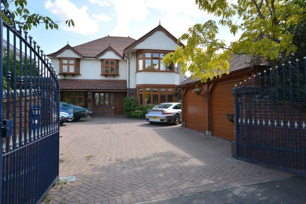 5 bedroom detached house for sale in Ardleigh Green Road, Emerson Park, Hornchurch, Essex, RM11