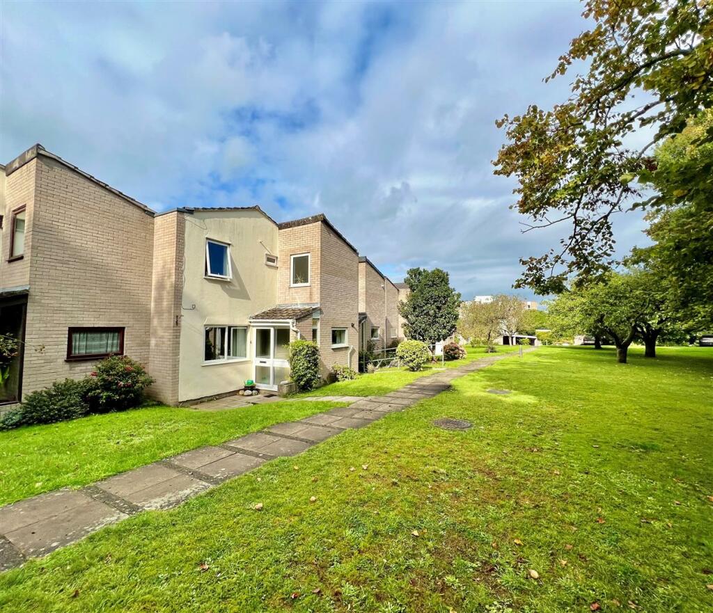 4 bedroom terraced house for sale in Within the popular Oaklands