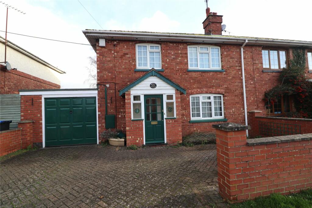 3 bedroom semidetached house for sale in Bridge Street, WEEDON, Northamptonshire, NN7