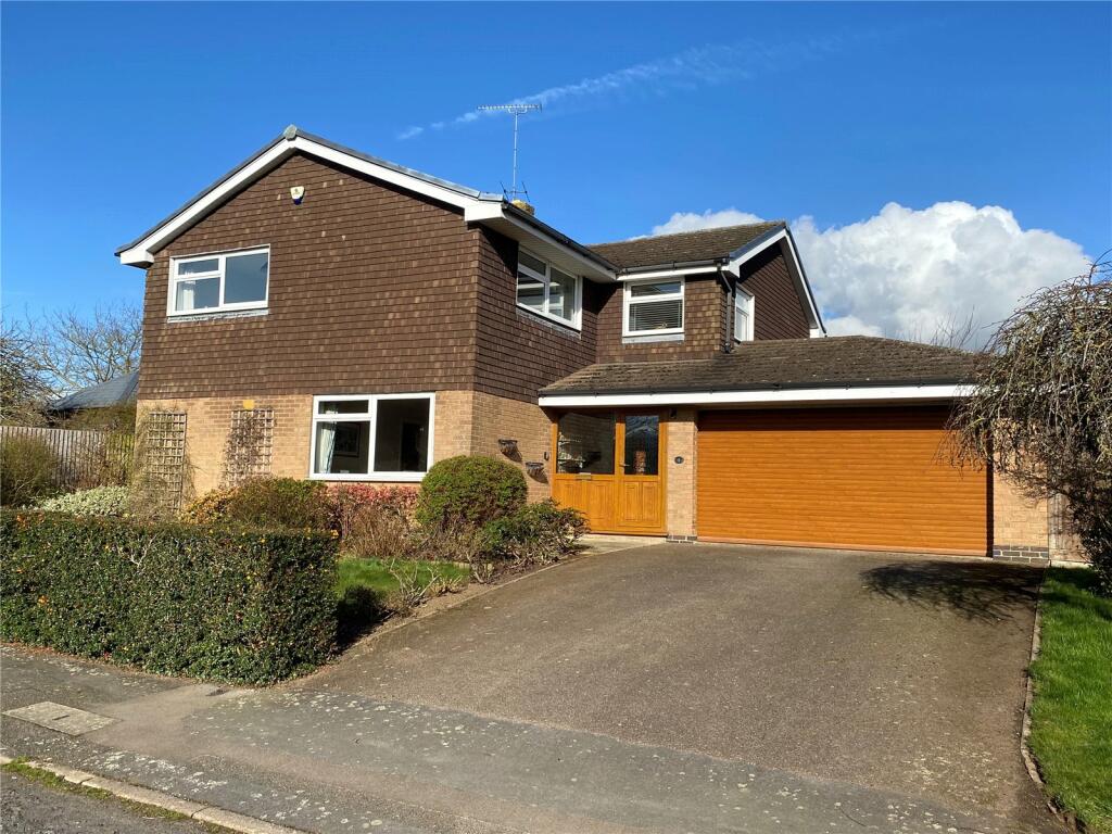 5 bedroom detached house for sale in Grovelands, DAVENTRY