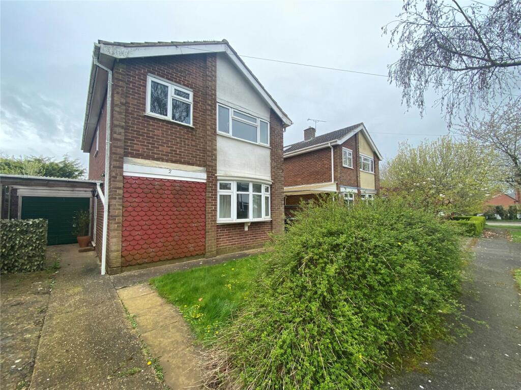 4 bedroom detached house for sale in Home Close, STAVERTON