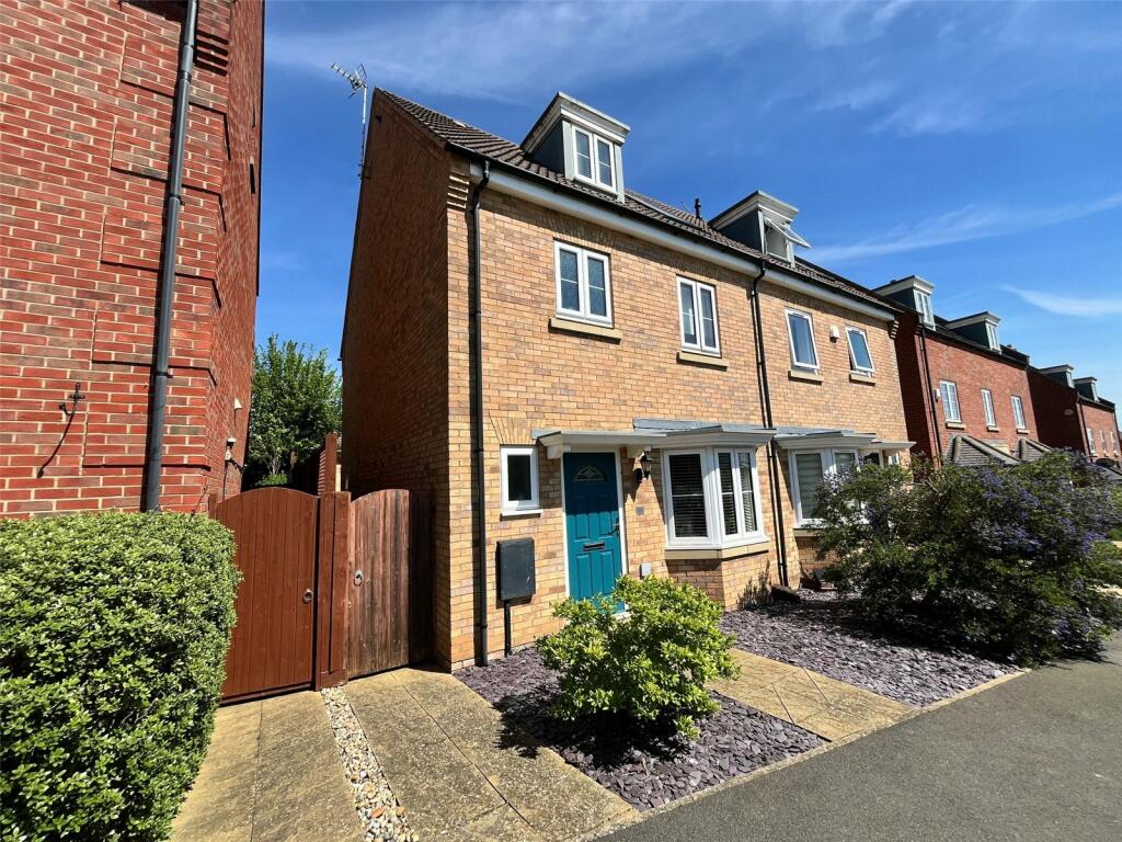 4 bedroom semidetached house for sale in Claydon Road, DAVENTRY