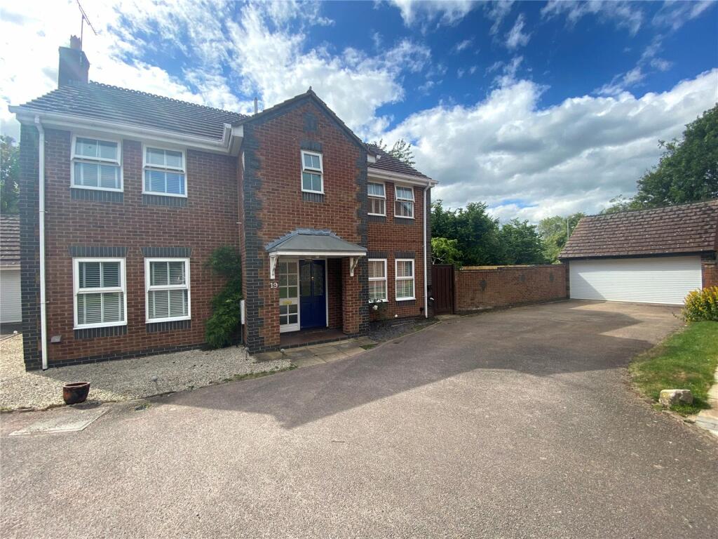 4 bedroom detached house for sale in Langdon Close, DAVENTRY