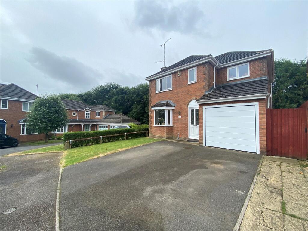 4 bedroom detached house for sale in Gainsborough Way, DAVENTRY