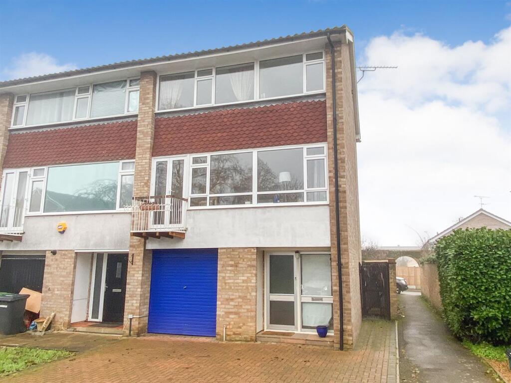 Main image of property: Rookery Court, Marlow