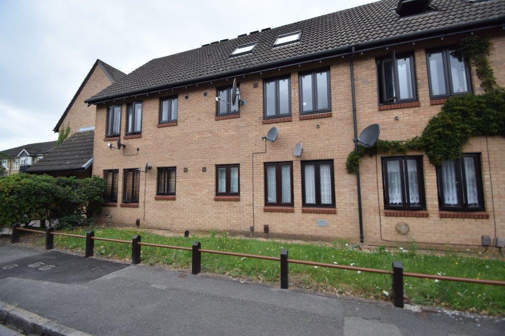 1 bedroom flat for sale in Stephenson Court, Osborne Street, Slough, SL1