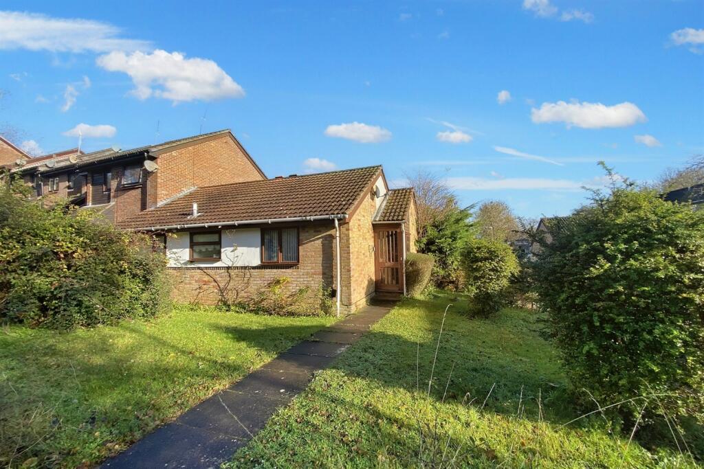 2 bedroom terraced bungalow for sale in Badger Farm, SO22