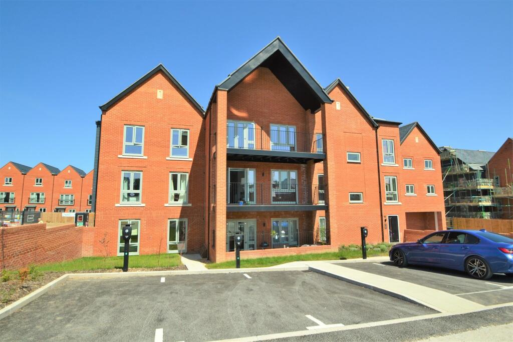2 bedroom flat for sale in Winchester, SO22