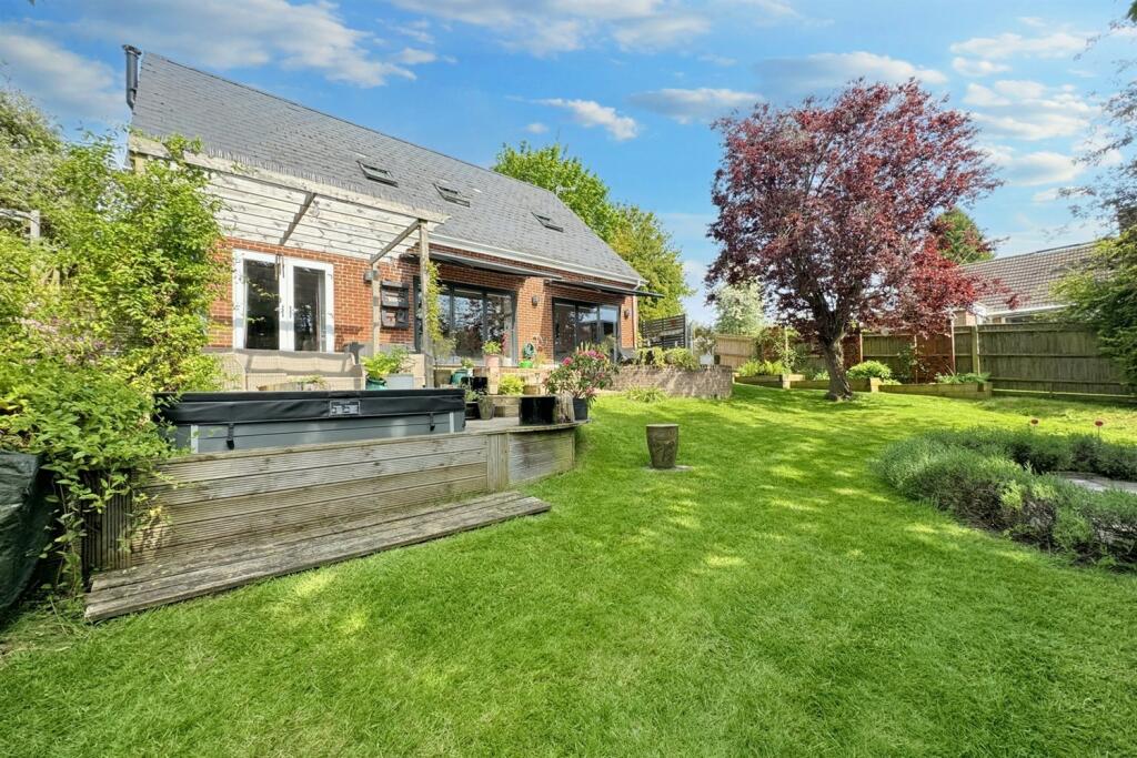 3 bedroom detached house for sale in Kings Worthy, SO23