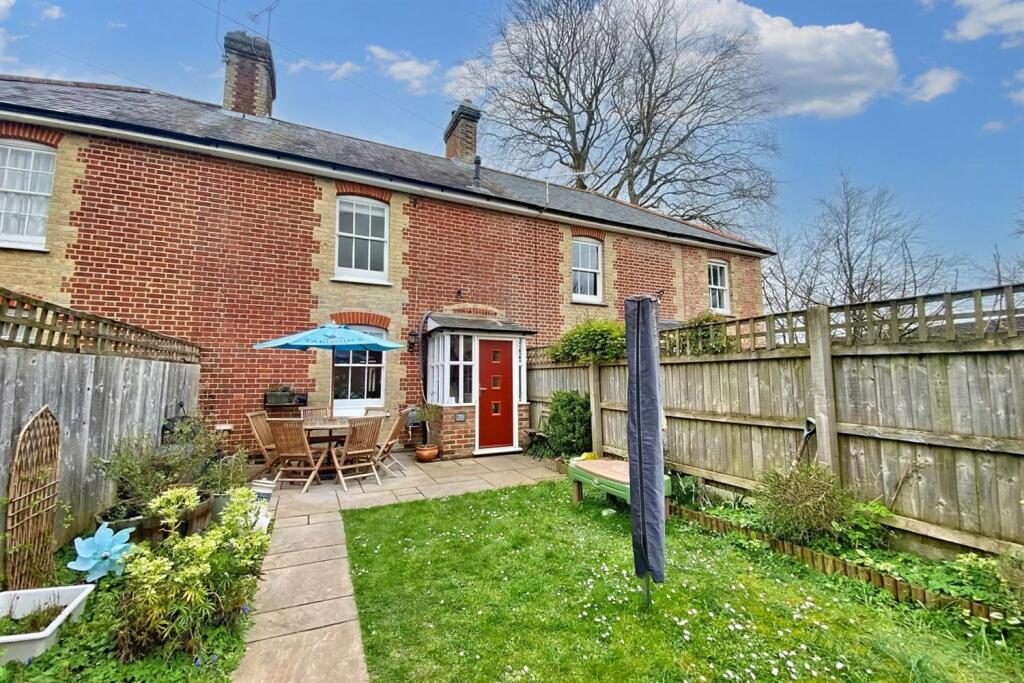 2 bedroom terraced house for sale in Kings Worthy, SO23