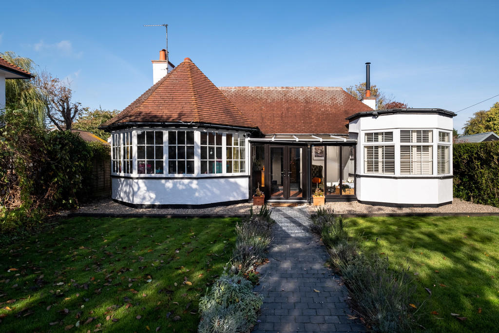 3 bedroom detached bungalow for sale in Hall Road, Oulton Broad, NR32