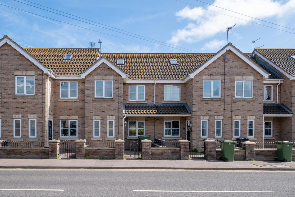 4 bedroom town house for sale in Appleyard Mews, CaisterOnSea, NR30