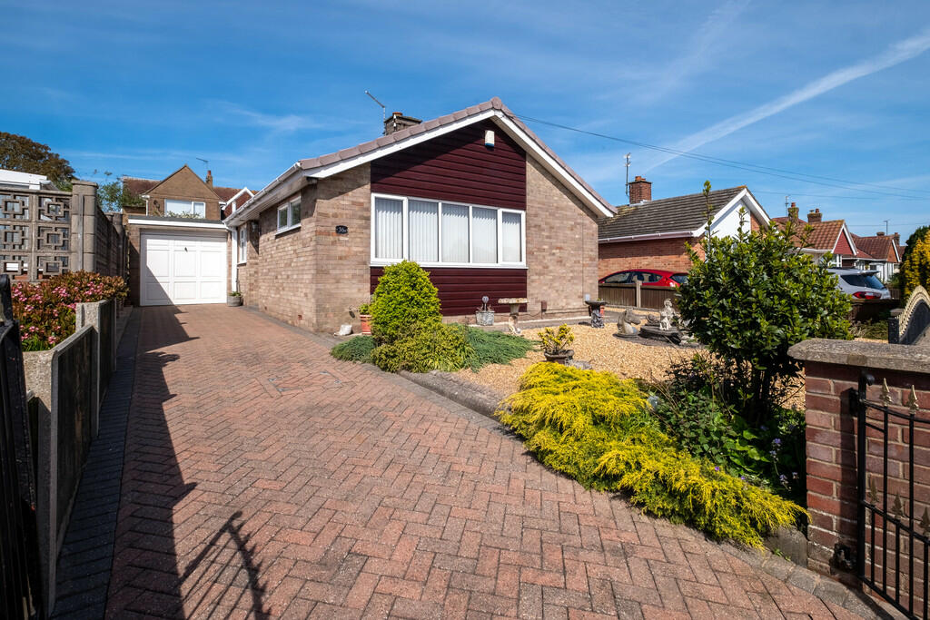 2 bedroom detached bungalow for sale in Belstead Avenue, CaisterOnSea
