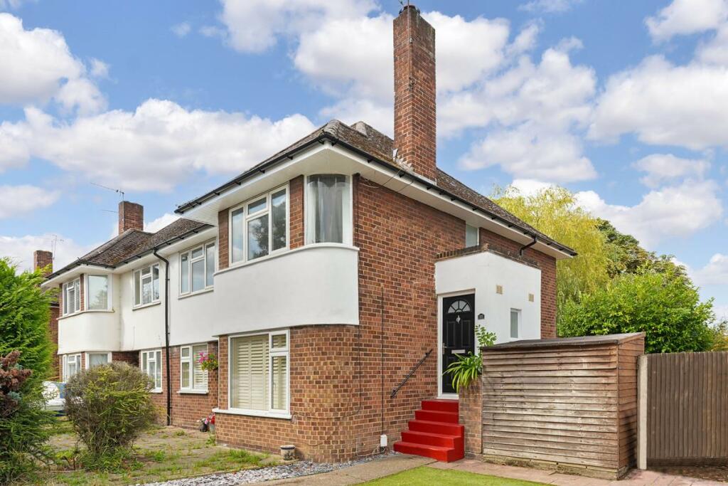 Main image of property: The Broadway, Hampton Court Way, KT7