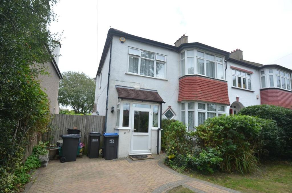 4 bedroom end of terrace house for sale in Spring Park Road, Shirley