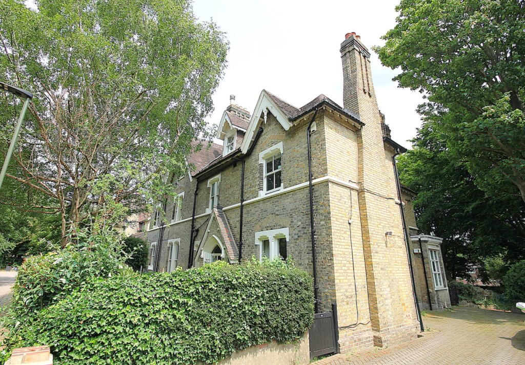Main image of property: 4 The Knoll, Beckenham, BR3